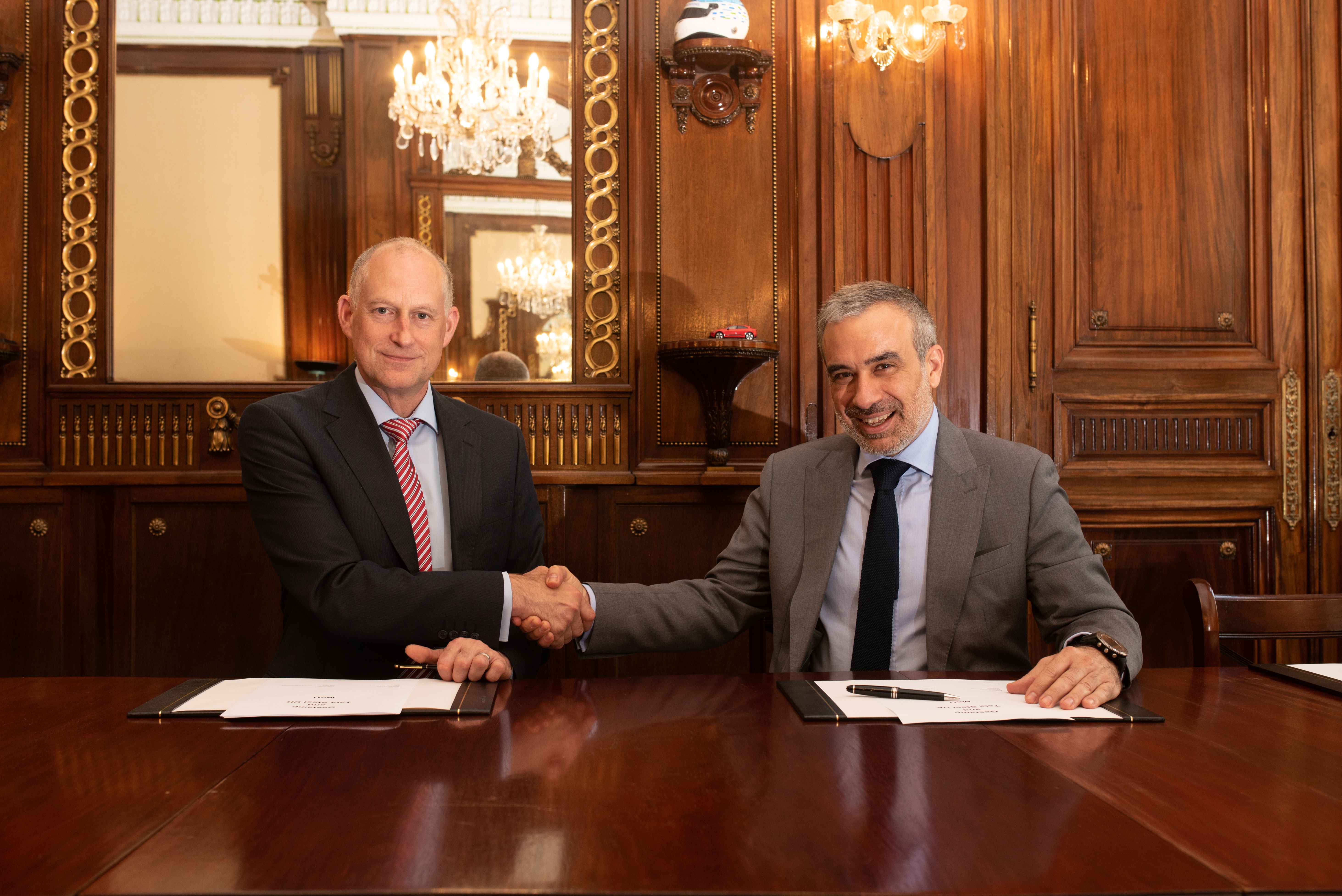 From left to right, Peter Quinn (Tata Steel) and Ernesto Barceló (Gestamp)