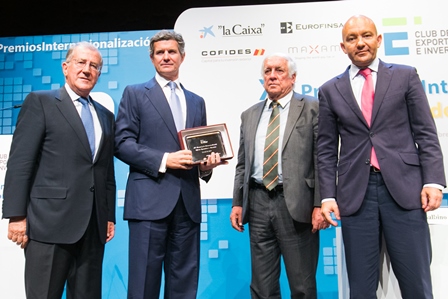Francisco J. Riberas with Spanish authorities in the Awards Ceremony